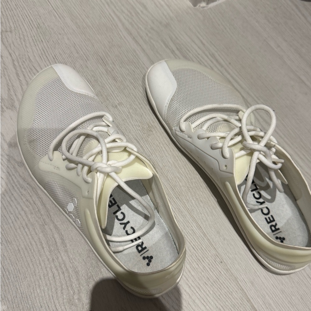 Vivo barefoot Women's Cream and White Sneakers